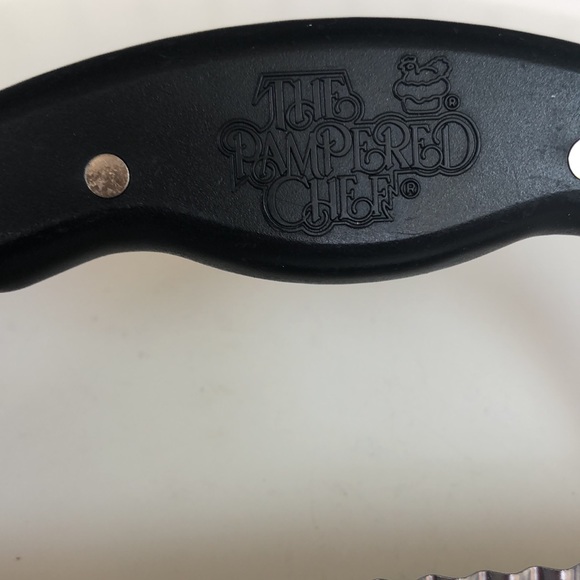 Pampered Chef Crinkle Cutter - Picture 2 of 3